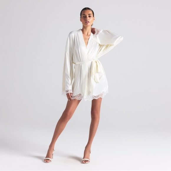 SKIMS skims woven shine lace robe ivory - Picture 2 of 7